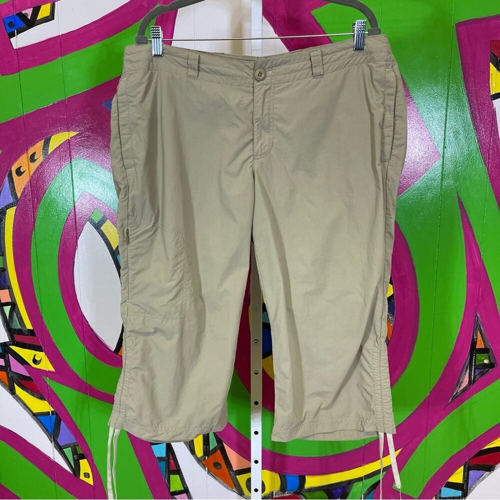 Eddie Bauer, Travex Capris, Size 16. In excellent condition!